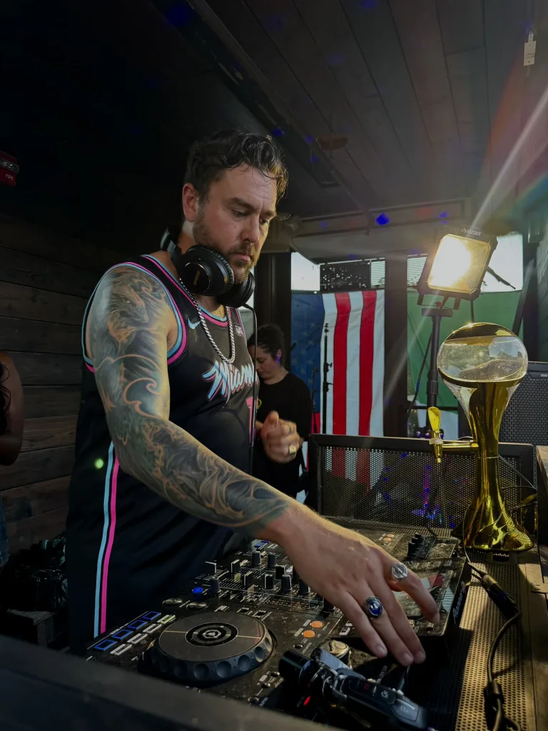 Alex Garcia performing as Artefex